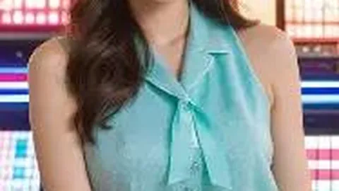 俞飞鸿带货直播中频遇争议，与薇娅互动引热议